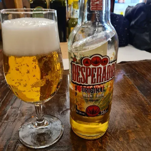 Hladno pivo Desperados na stolu u Mex Cantini