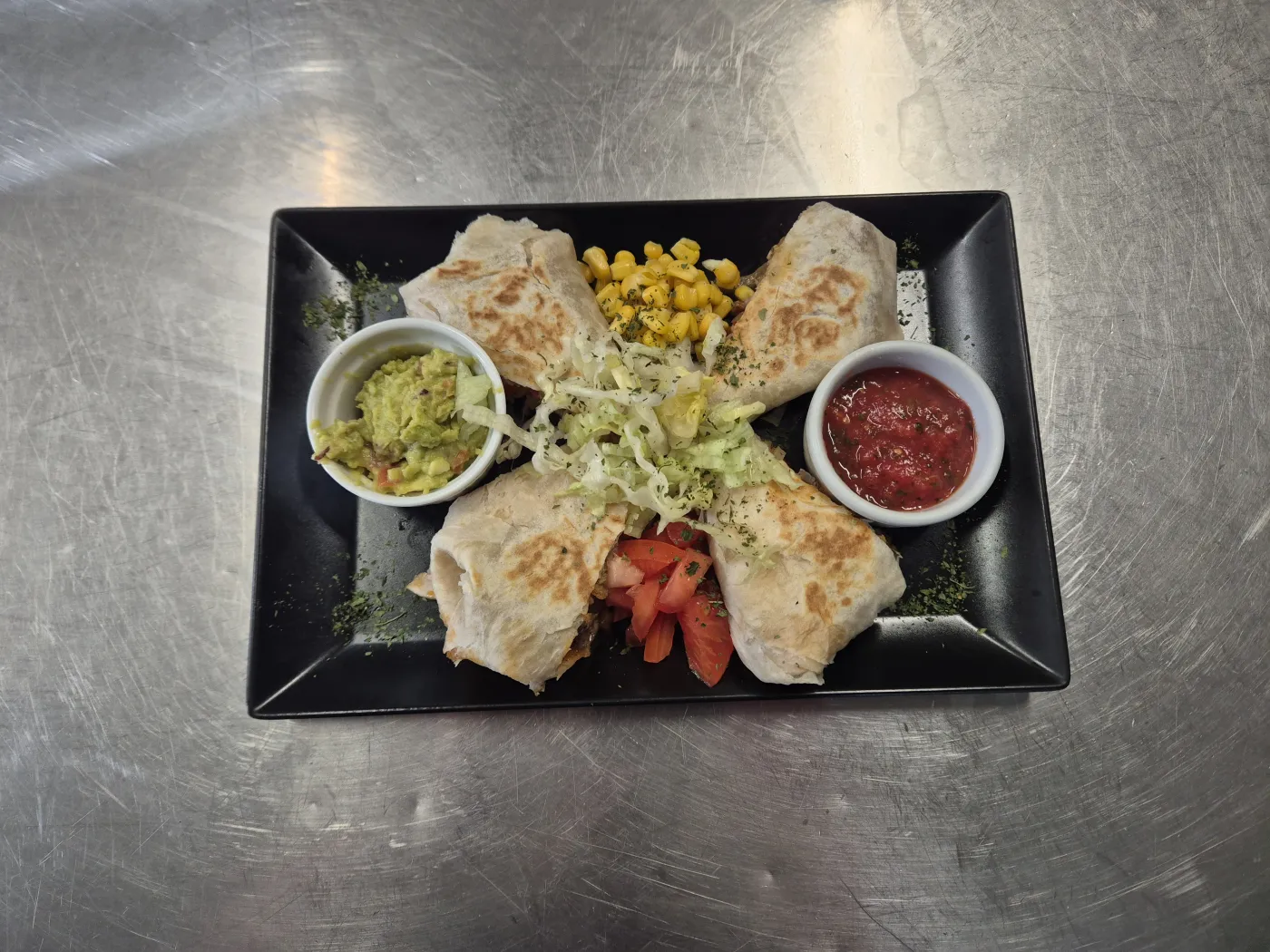 Quesadillas s guacamoleom i salsom